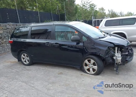 2015 Toyota Sienna L 7 Passenger z USA, uszkodzony, nr VIN 5TDZK3DC5FS660337